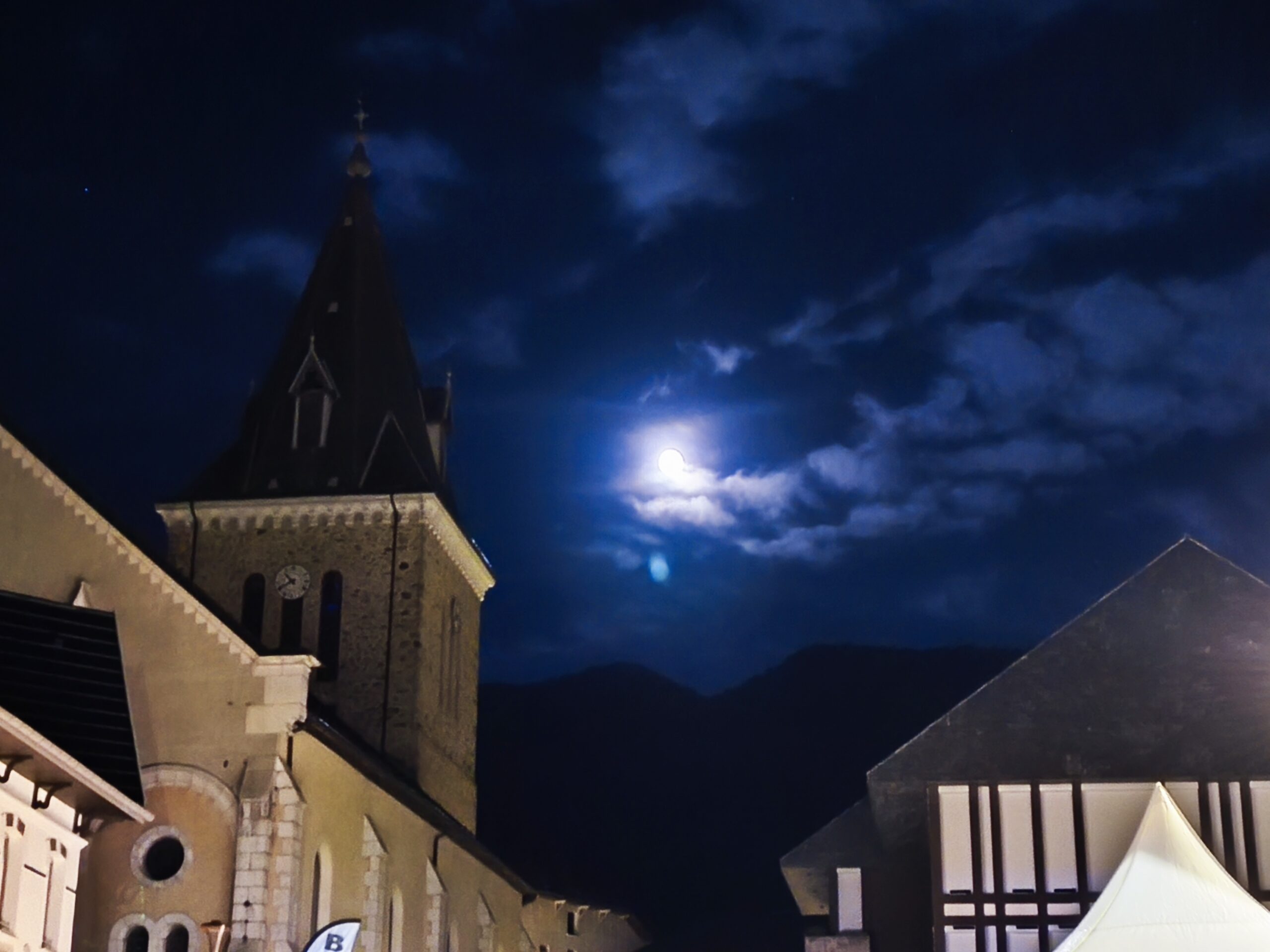 Paysage de Savoie de nuit